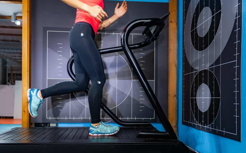 3D Camera Records and Analyzes Running on Treadmill