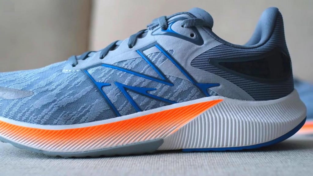 FuelCell Propel v3 New Balance: shoes with sleek style!