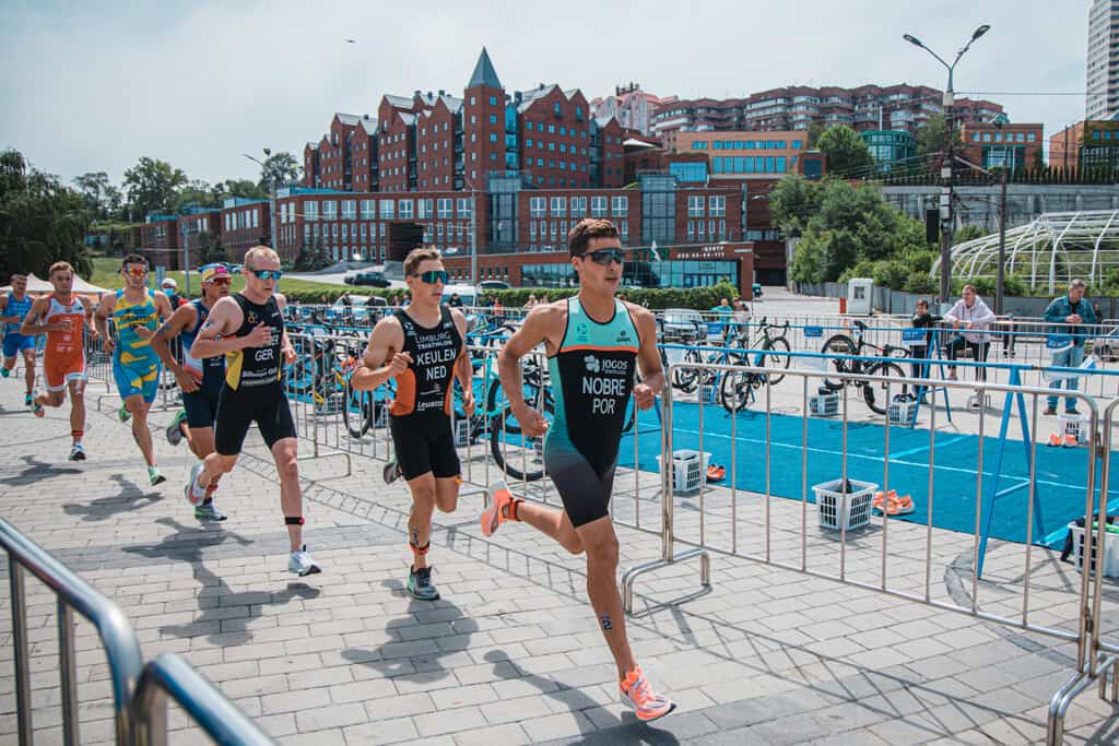Side view running triathletes in Dnipro