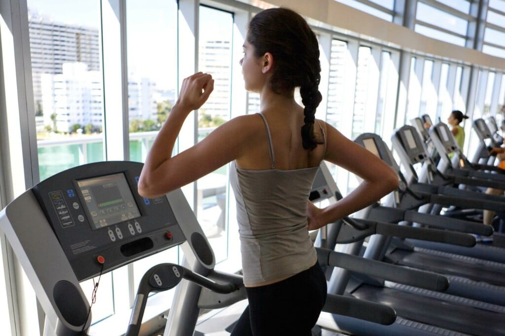 example of beginner treadmill workouts in the gym