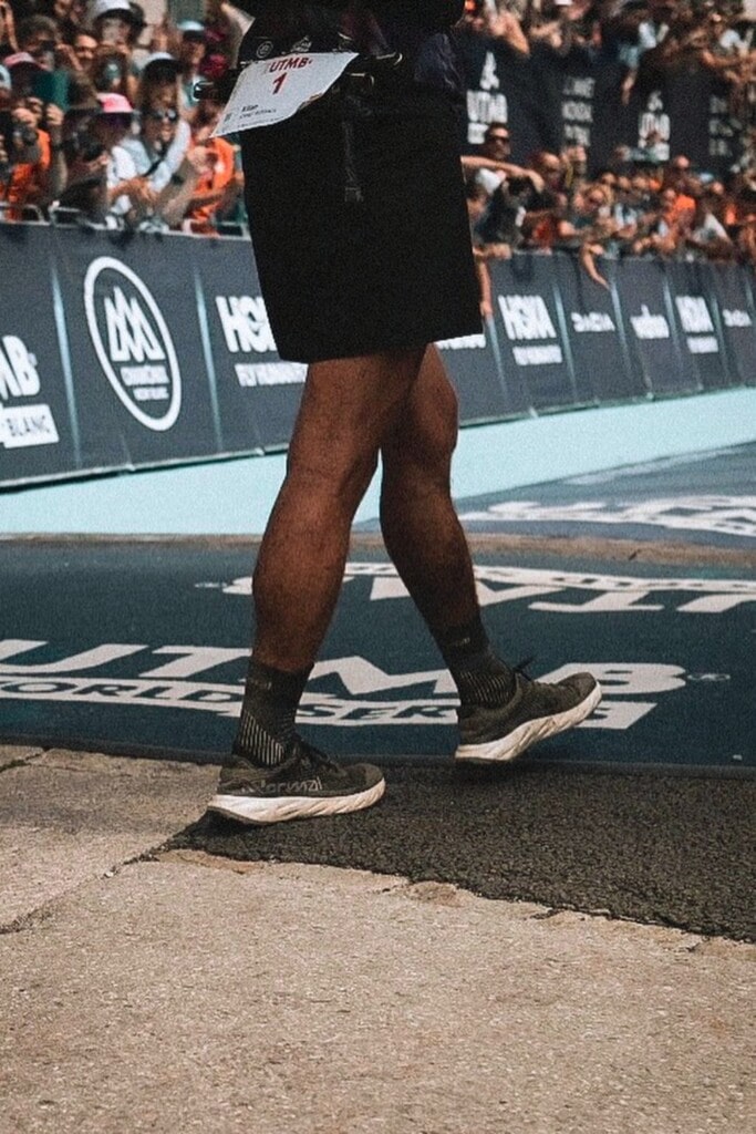 male trail runner wearing Nnormal Kjerag