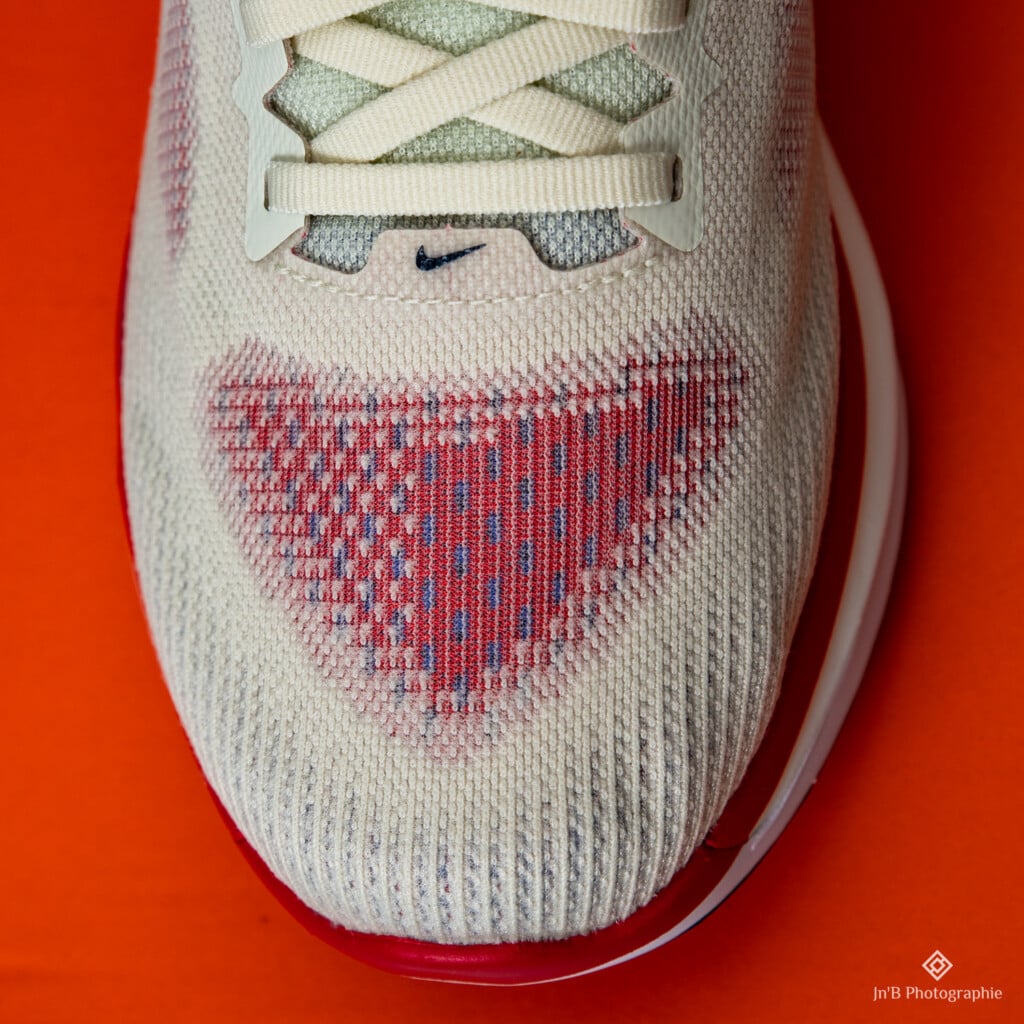 Nike Vomero 17 engineered mesh upper and classic lacing system