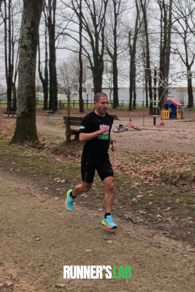 corredor con las Saucony Peregrine 16
