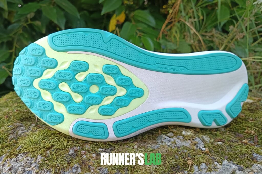 Rubber outsole of the Asics Gel Kayano 33