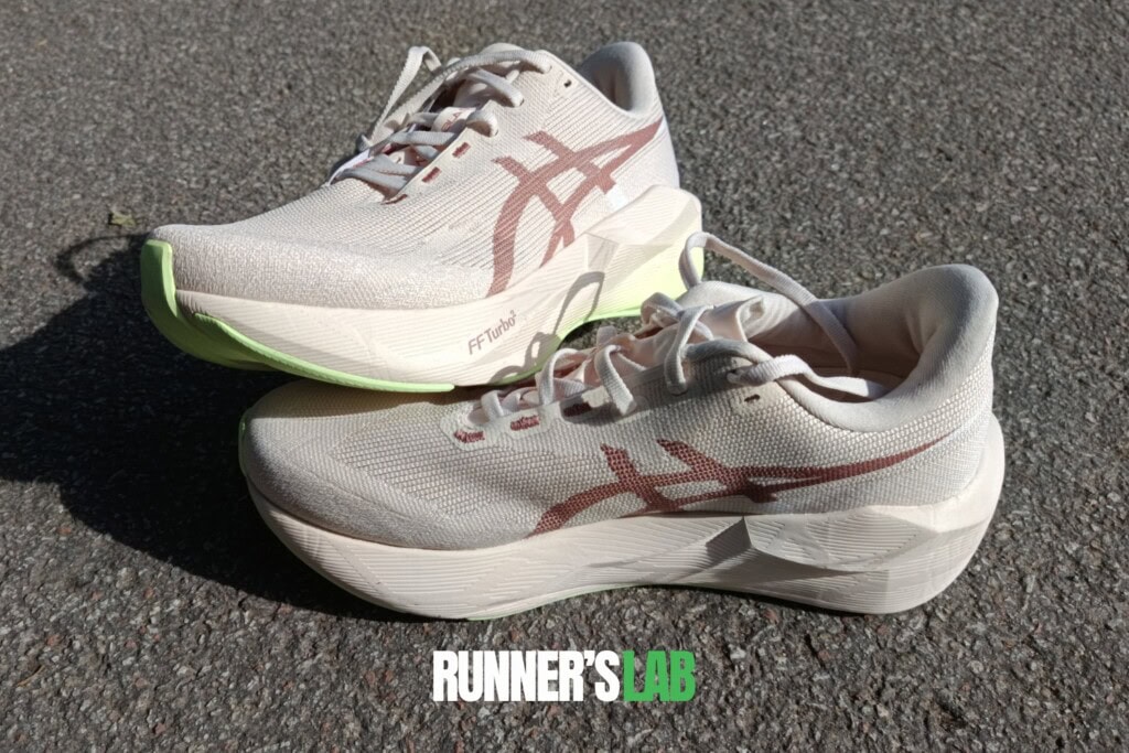 a pair of Asics Novablast 6 running shoes