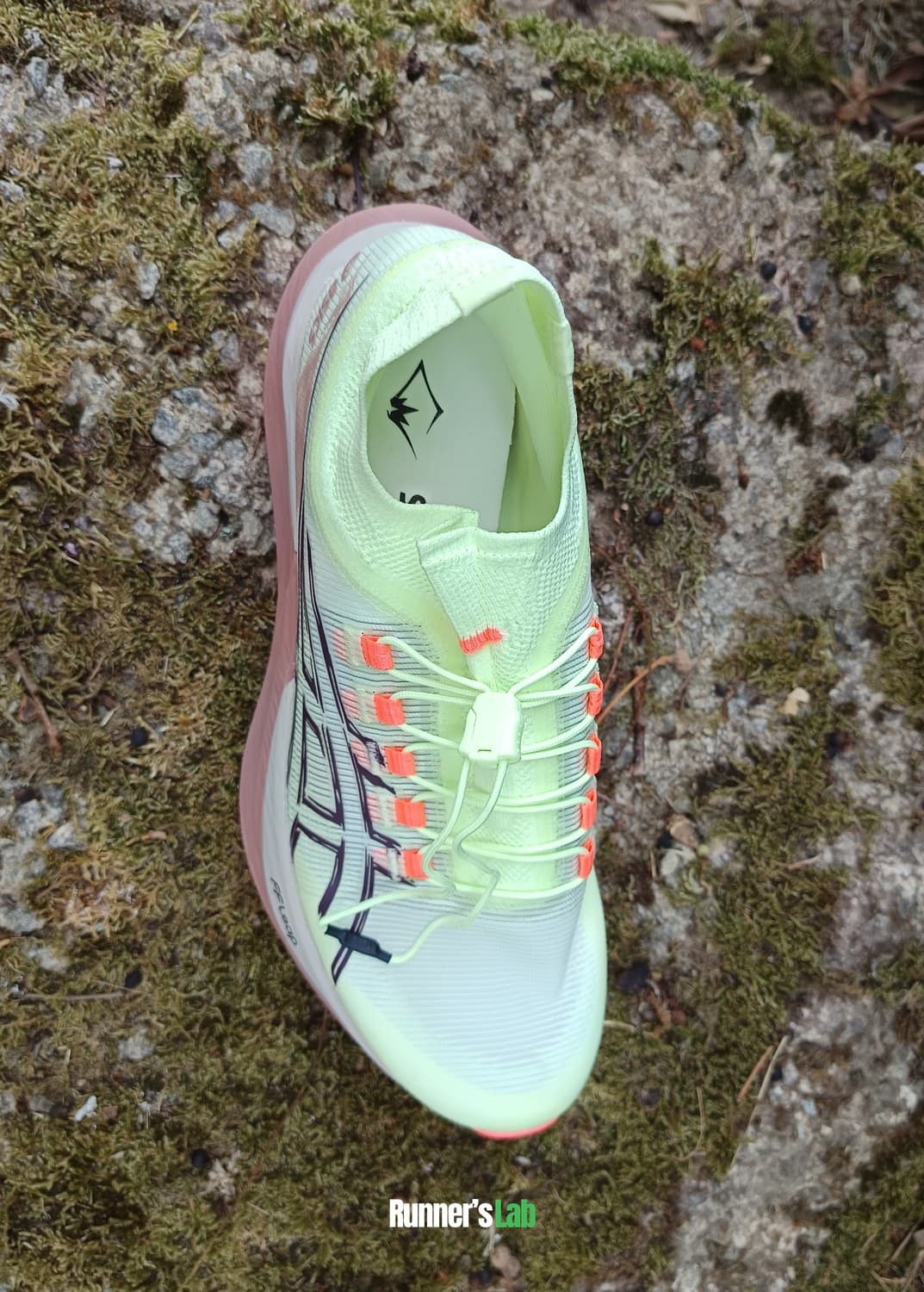 Top view of the Asics Metafuji Trail 2 upper and Speed Lace system