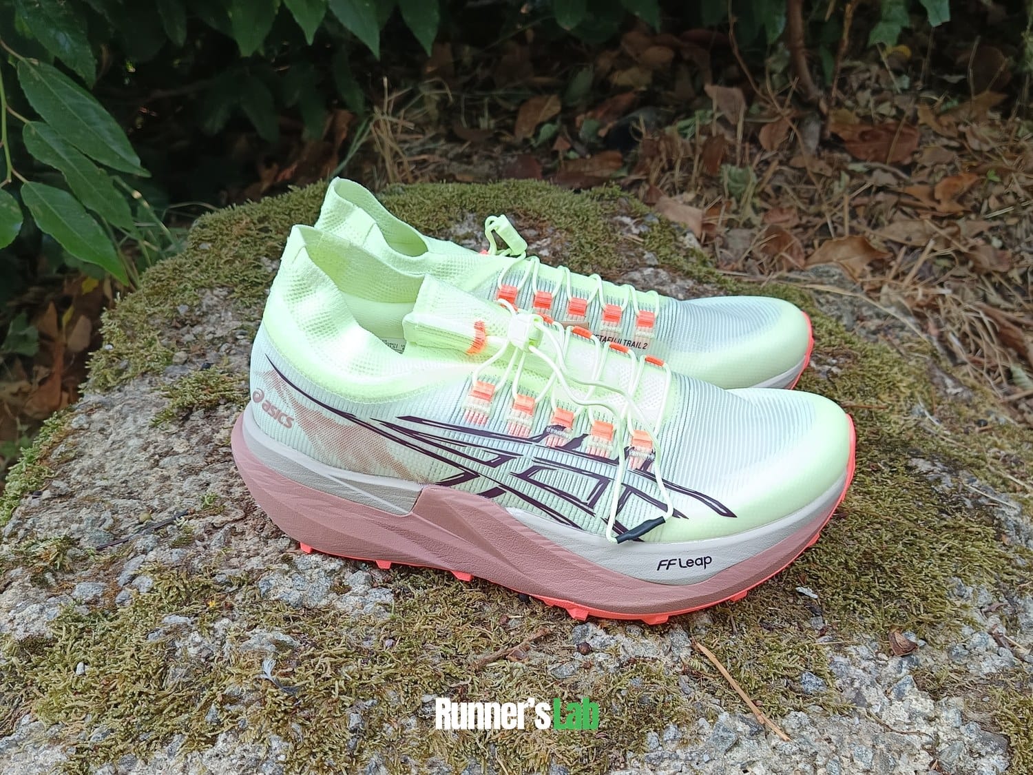 Both Asics Metafuji Trail 2 in side view