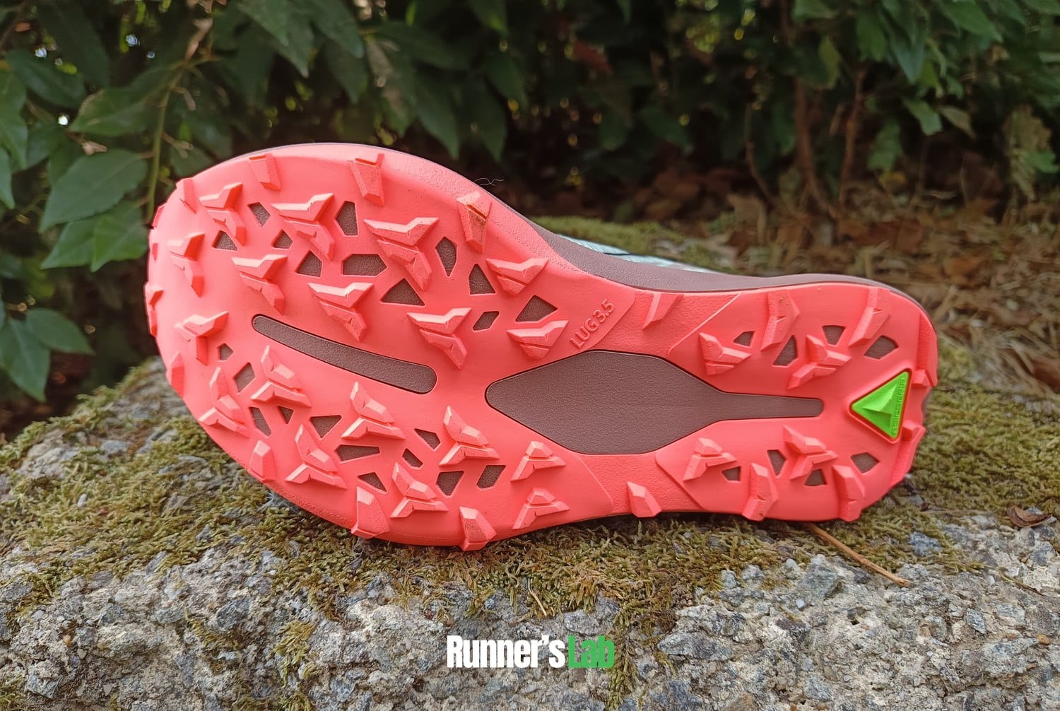 ASICSGRIP outsole with 3.5 mm lugs on the Asics Metafuji Trail 2