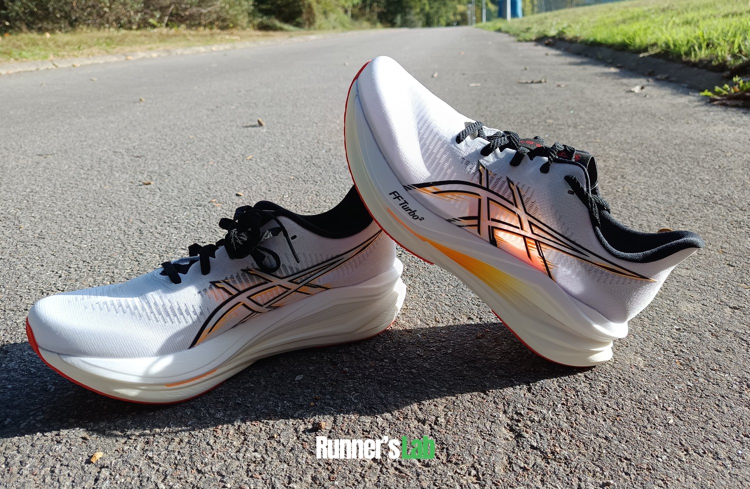 Asics Sonicblast 2 with the curved geometry of the midsole
