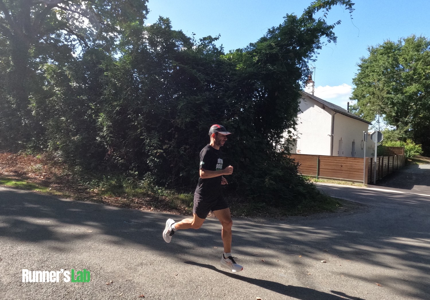 Julien mid-stride in the Asics Sonicblast 2