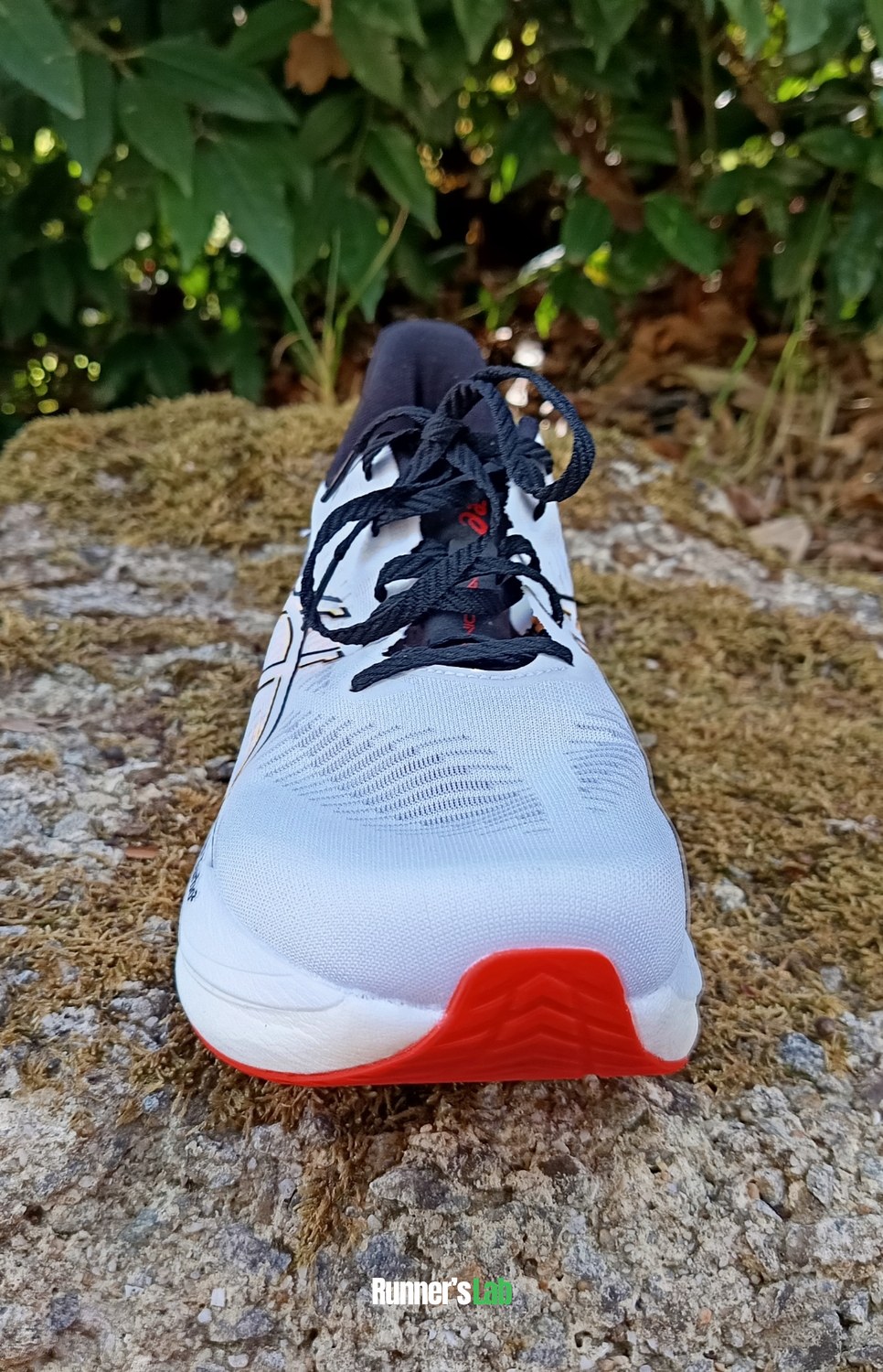 Perforated engineered mesh upper of the Asics Sonicblast 2, front view